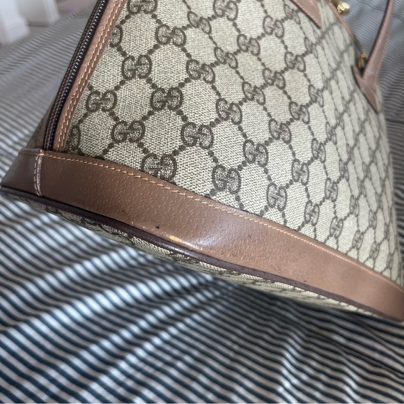 Gucci Supreme GG Handbag - Picture 9 of 17